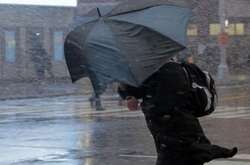 Дощ та ураганний вітер: у Києві оголошено перший рівень небезпеки