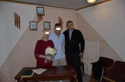 На Тернопільщині довічно засуджений чоловік відгуляв весілля в колонії (фото)