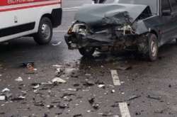 ДТП у Черкасах: пошкоджено п’ять автівок, травмована вагітна (фото)