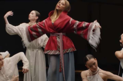  Новая видеоработа Лорак похожа на клип украинской примадонны Ирины Билык «А я плыву в лодке» 