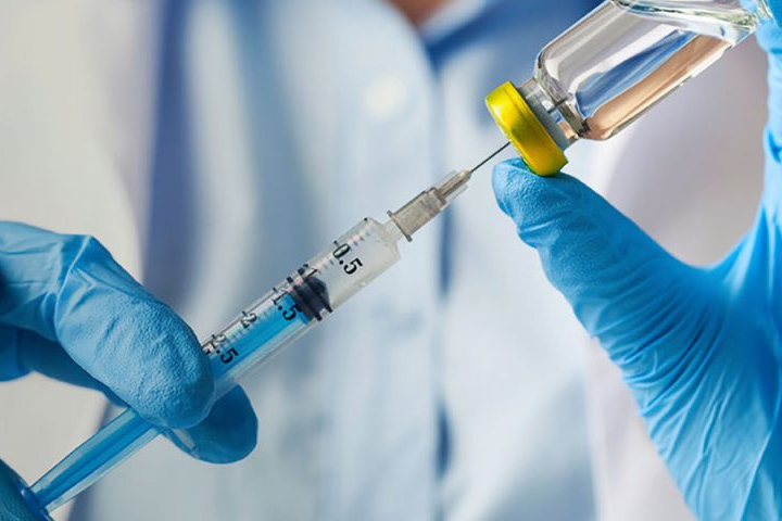 Главный санврач назвал процент вакцинированных медиков и педагогов 