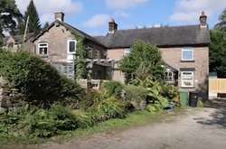 Британец купил заброшенный паб и нашел под ним неожиданный клад (фото)