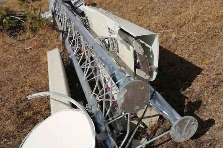 У Башкирії селяни налякалися 5G і трактором знесли вежу мобільного зв'язку