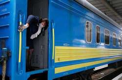 В «Укрзалізниці» пояснили, як змінився рух поїздів через карстовий провал на Буковині