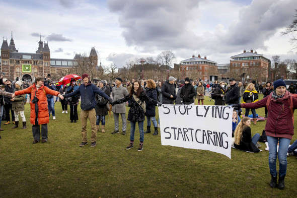 У Нідерландах мітингують проти введення обов’язкових Covid-сертифікатів