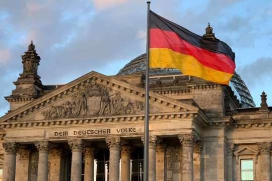 Напередодні виборів до Бундестагу пранкери розіграли ультраправу партію 