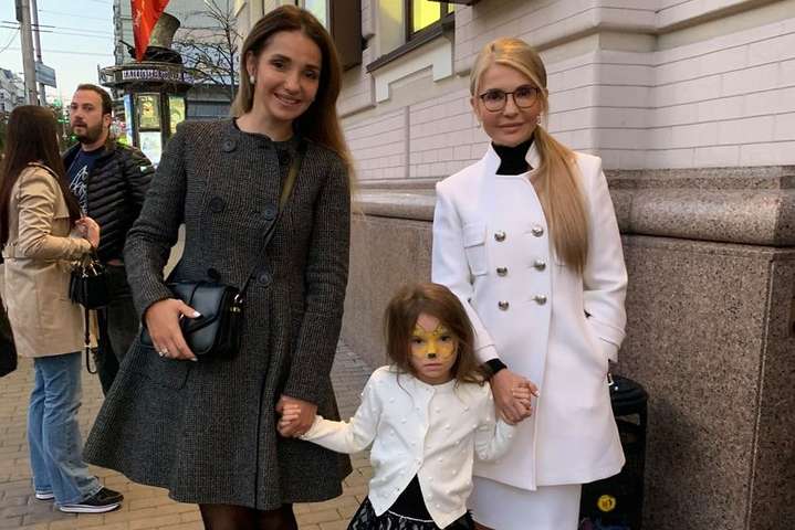 «Дівчата-театралки»: Юлія Тимошенко з родиною відвідала театр (фото)