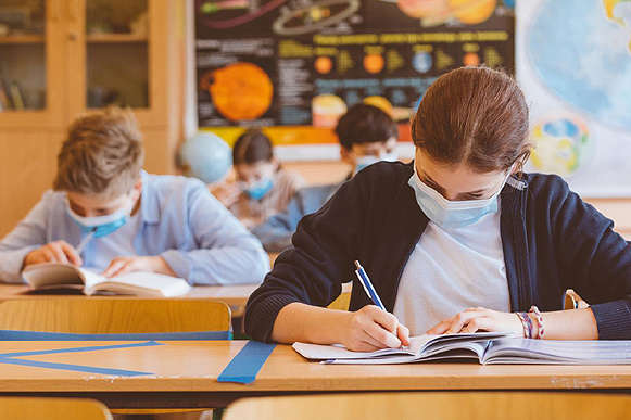 Вакциновано 80% працівників: одеські школи не будуть переходити на дистанційне навчання  