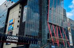 ТРЦ розташований за адресою: вулиця Вадима Гетьмана, 6