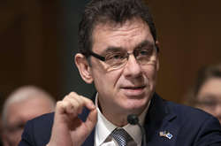 Гендиректор Pfizer назвав терміни повернення до нормального життя, але із застереженням