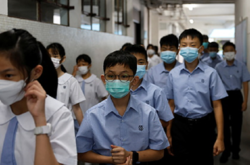 Форму китайських школярів оснастили чіпами для стеження