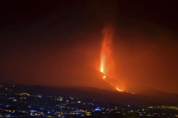 Вулкан на Канарах перестав викидати попіл та лаву
