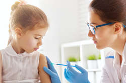 Чи потрібно вакцинувати дітей від Covid-19? Ізраїльський лікар дав відповідь