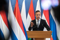 Петер Сіярто каже, що Україна намагається втручатися у справи Угорщини