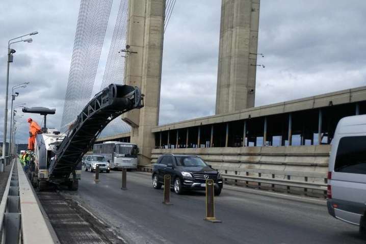 Затори повертаються. На Південному мосту в Києві знову починається ремонт
