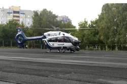 Вертоліт Нацполіції України приземлявся на спортмайданчику біля медичного коледжу імені академіка Заболотного