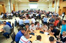 Обіди у Rixos, нагородження і DJ Арахамія. Стала відома програма «слуг народу» у Трускавці