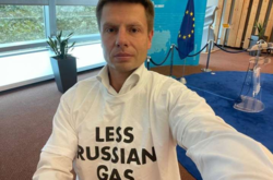 Украинский нардеп дал отпор пропагандистке с РФ: спор произошел из-за надписи на футболке (фото)