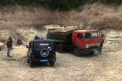 Будь-яких дозвільних документів на розробку кар’єру у чоловіів не було