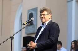 Про рішення піти Володимир Буряк повідомив сьогодні