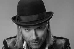 Винник надел на голову котелок и объявил конкурс (фото)