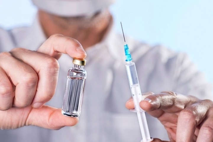 Імунолог пояснив, чи треба вакцинувати людей, які пережили трансплантацію