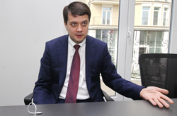Разумков: с подписными листами о моей отставке пока никто не заходил 
