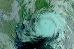  Стихия движется на северо-запад, в сторону Соединенных Штатов, со скоростью до 21 км в час 