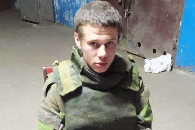 Озброєний бойовик здався українським військовим і поскаржився на цькування росіянами (фото)