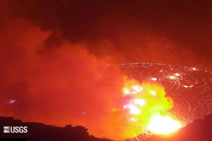 Один з найбільших вулканів на Землі почав виверження