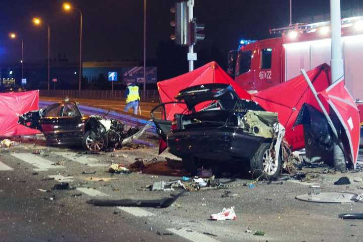 Автомобиль разорвало пополам: в ДТП в Польше погибли трое украинцев (фото)