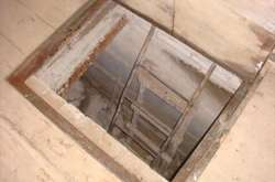 Чоловік упав у льох з необережності