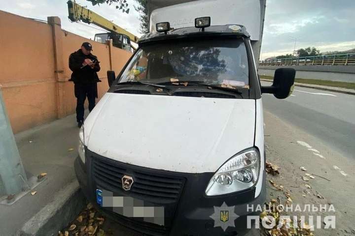 Молодик викрав вантажівку із парковки в Києві (фото)