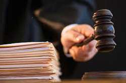 У Німеччині 96-річна екссекретарка концтабору втекла з-під суду. Її знайшли та затримали