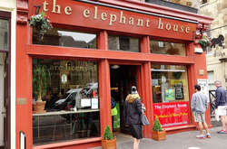  После экранизации первых фильмов о юном волшебнике кафе стало популярным среди фанатов 
 фото: strikefans 
  