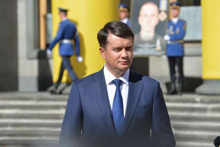 «Слуга народу» Кравчук: Прикро, що ми опинилися в такій ситуації з Разумковим, очікуємо рефлексії президента