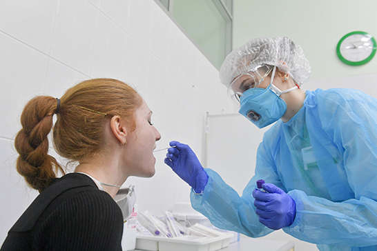 В Ізраїлі починають тестувати надшвидкий тест на коронавірус, що розпізнаватиме хворобу за слиною