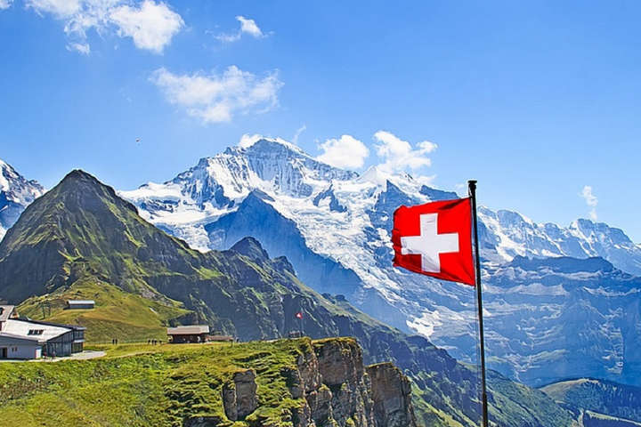 Вмов друга на щеплення та отримай винагороду: у Швейцарії незвично підвищують рівень вакцинації