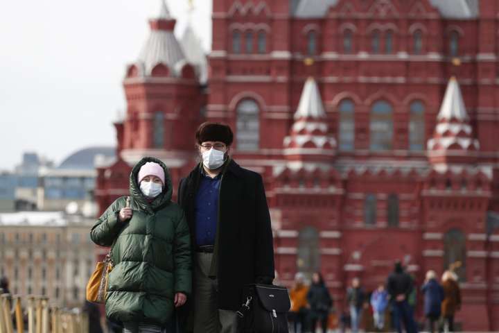Росія оновила ковідний максимум: майже 900 смертей та максимальна кількість заражень 