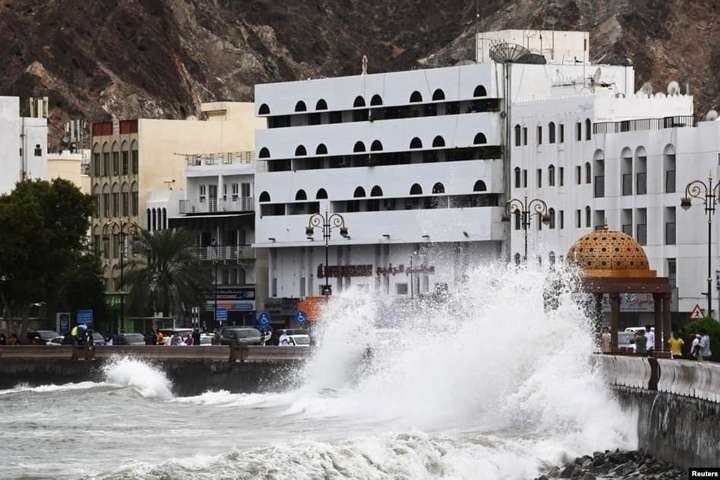 У бухті Ель-курма, що на схід від столиці, буде відключено електропостачання - До Оману наближається тропічний шторм, є жертви