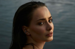 Как Меган Фокс. Ксения Мишина в откровенном наряде свела с ума мужчин (фото)