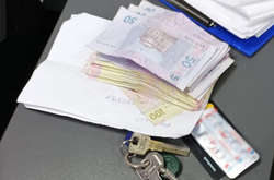 Злочинці підсипали до напою своїх жертв сильнодіючий лікарських препарат, після чого відбирали цінні речі