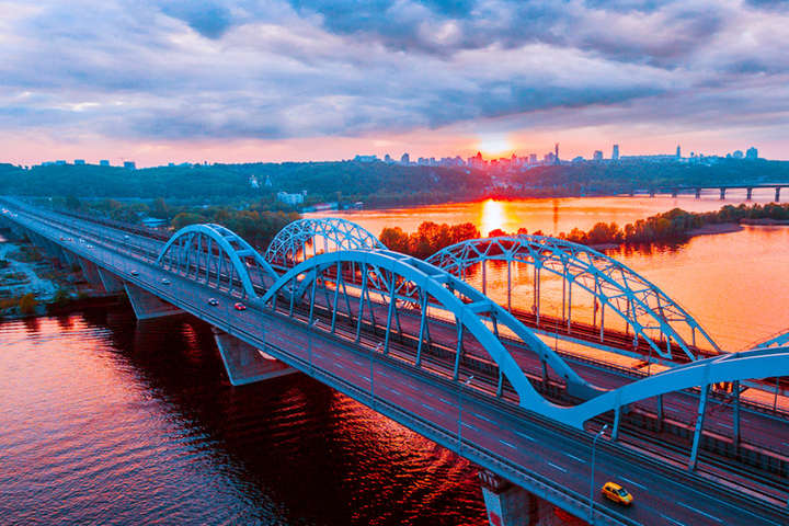 «Укрзалізниця» уклала мільярдний контракт на будівництво Дарницького моста
