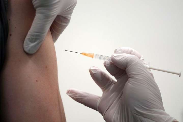 Регулятор ЄС затвердив щеплення третьою дозою вакцини Pfizer