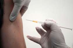Регулятор ЄС затвердив щеплення додатковою дозою вакцини Pfizer