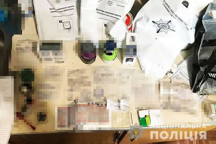 Київські оперативники затримали жінку за підробку лікарських рецептів (фото)