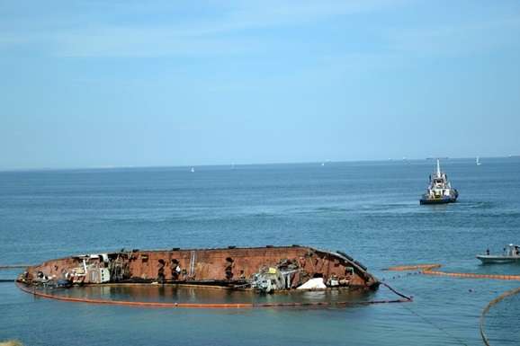 Судно лежало біля берега Одеси з листопада 2019 по вересень 2020 року - Справа танкера Delfi: командир корабля охорони отримав підозру
