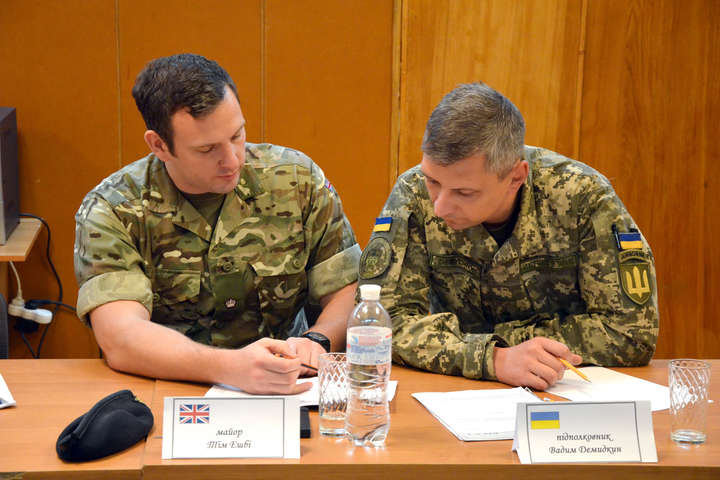 В українській армії з'являться мовні інструктори 