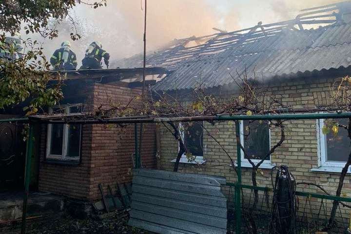 Трагедія в Києві: під час пожежі в будинку загинула жінка (фото)
