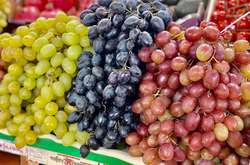 На ярмарках киянам пропонують свіжі та недорогі фрукти та овочі